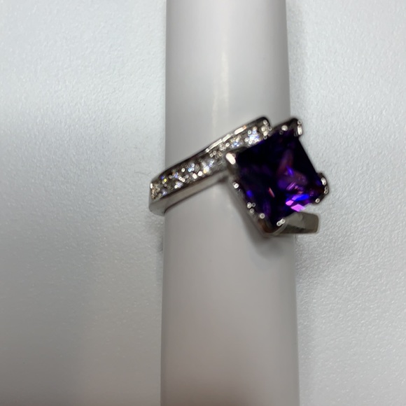 Ring - Picture 2 of 3